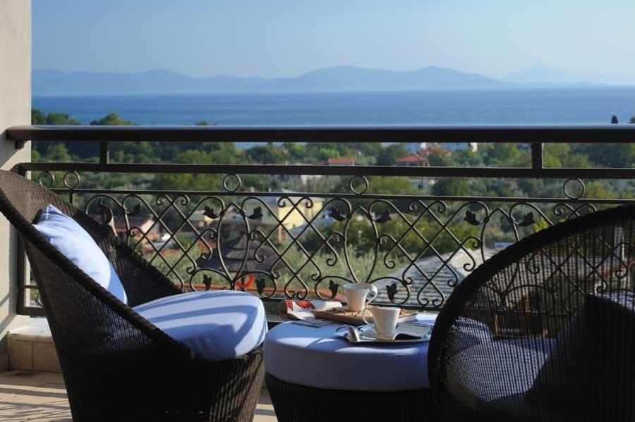Iakovakis Suites & Spa كوروبي الغرفة الصورة